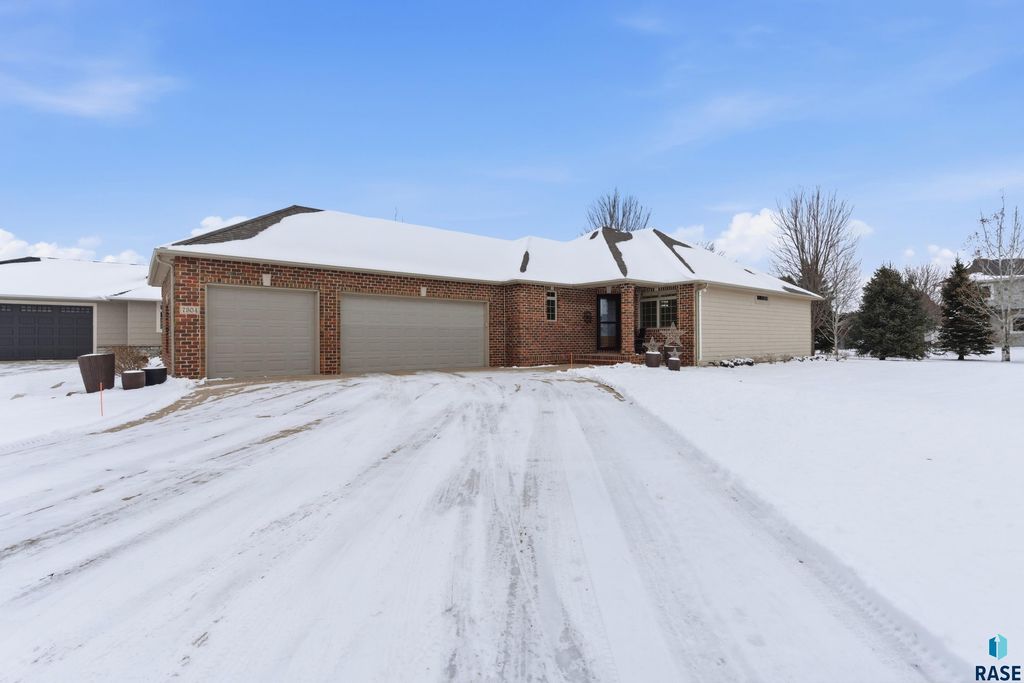 7304 Edinburg Pl Place, Sioux Falls, SD 57108