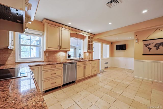 24 Timberline Drive, Huntington, NY 11743