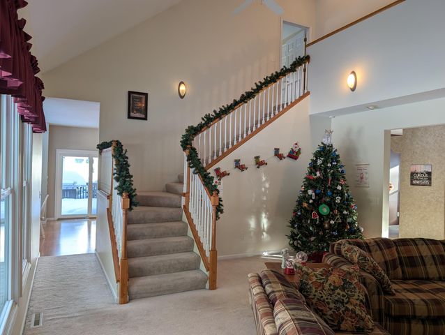 1040 N Robinhood Drive, Muskegon, MI 49445