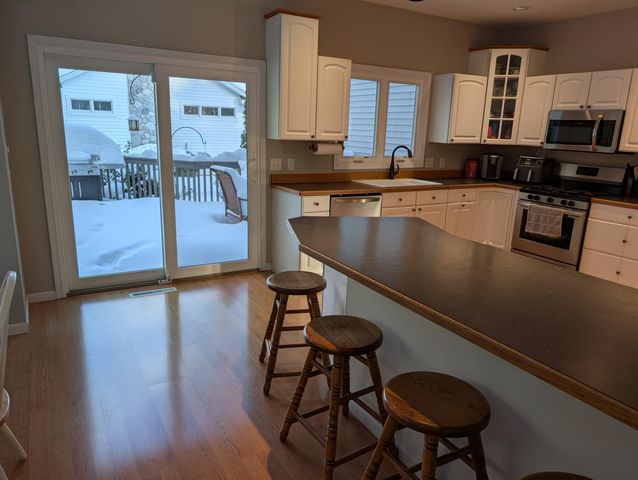 1040 N Robinhood Drive, Muskegon, MI 49445