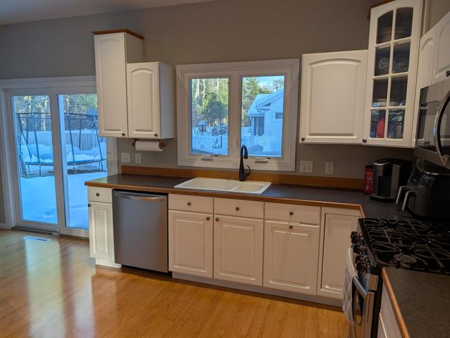 1040 N Robinhood Drive, Muskegon, MI 49445