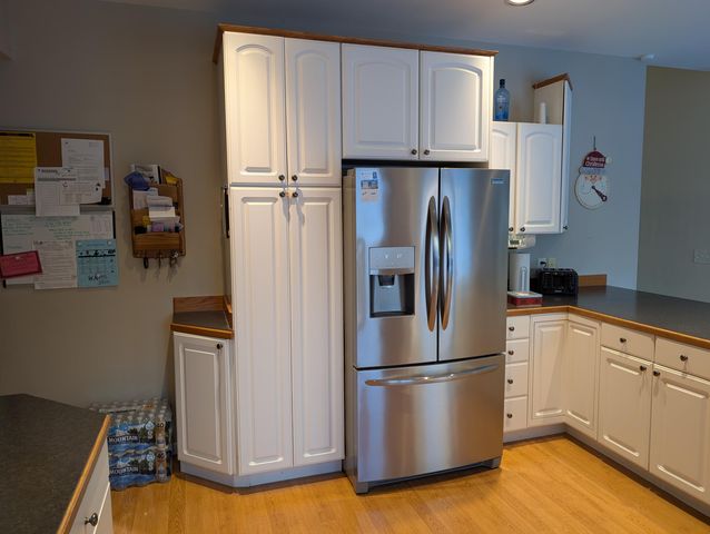 1040 N Robinhood Drive, Muskegon, MI 49445