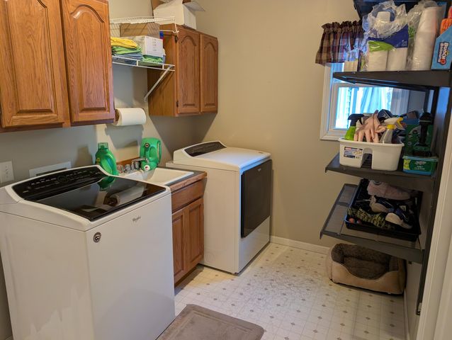 1040 N Robinhood Drive, Muskegon, MI 49445