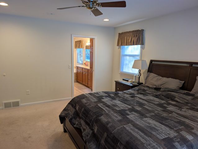 1040 N Robinhood Drive, Muskegon, MI 49445