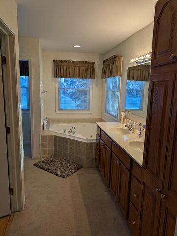 1040 N Robinhood Drive, Muskegon, MI 49445