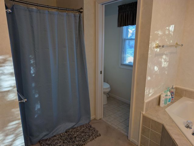 1040 N Robinhood Drive, Muskegon, MI 49445