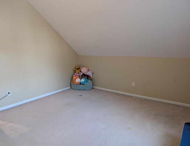 1040 N Robinhood Drive, Muskegon, MI 49445