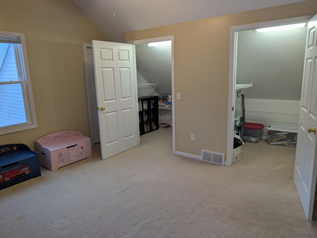 1040 N Robinhood Drive, Muskegon, MI 49445