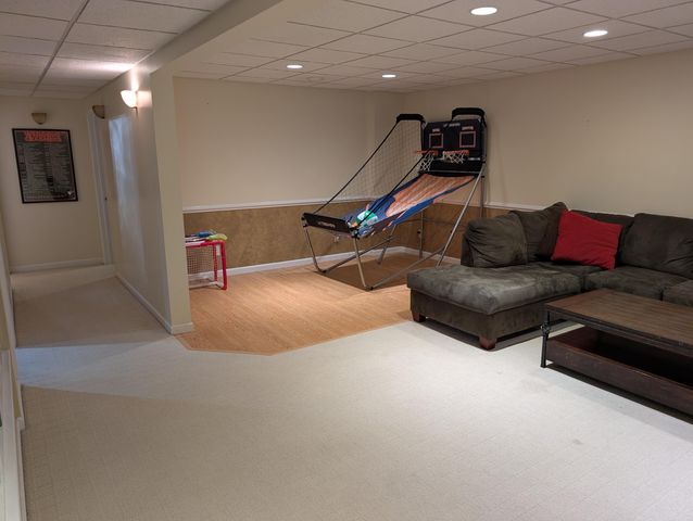 1040 N Robinhood Drive, Muskegon, MI 49445