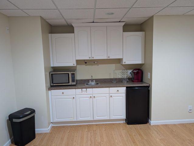 1040 N Robinhood Drive, Muskegon, MI 49445