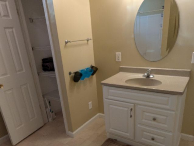 1040 N Robinhood Drive, Muskegon, MI 49445