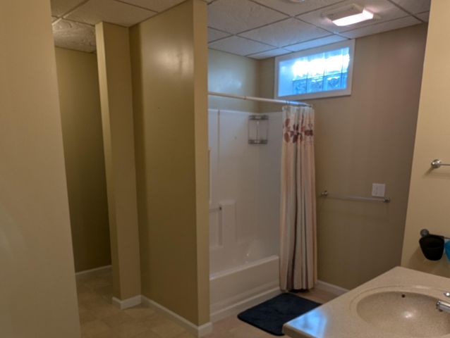 1040 N Robinhood Drive, Muskegon, MI 49445