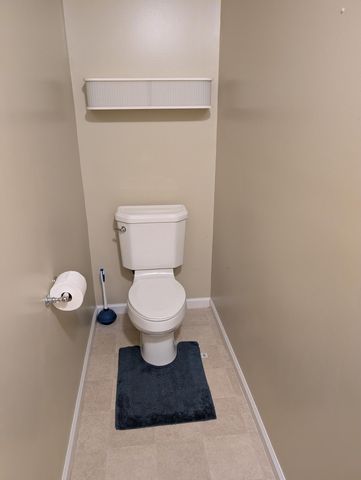 1040 N Robinhood Drive, Muskegon, MI 49445