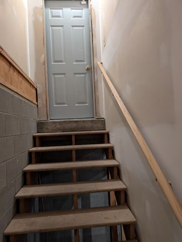 1040 N Robinhood Drive, Muskegon, MI 49445