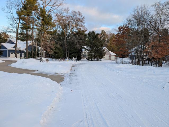 1040 N Robinhood Drive, Muskegon, MI 49445