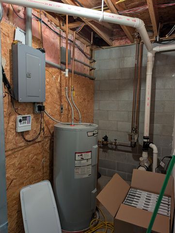 1040 N Robinhood Drive, Muskegon, MI 49445