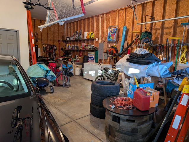 1040 N Robinhood Drive, Muskegon, MI 49445