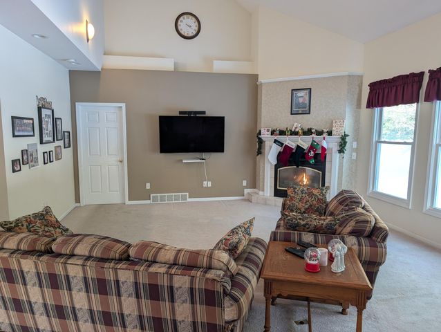 1040 N Robinhood Drive, Muskegon, MI 49445