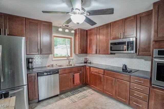 1047 Kevin Drive, Akron, OH 44313