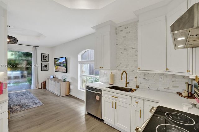 9046 SW 160th Ter, Palmetto Bay, FL 33157