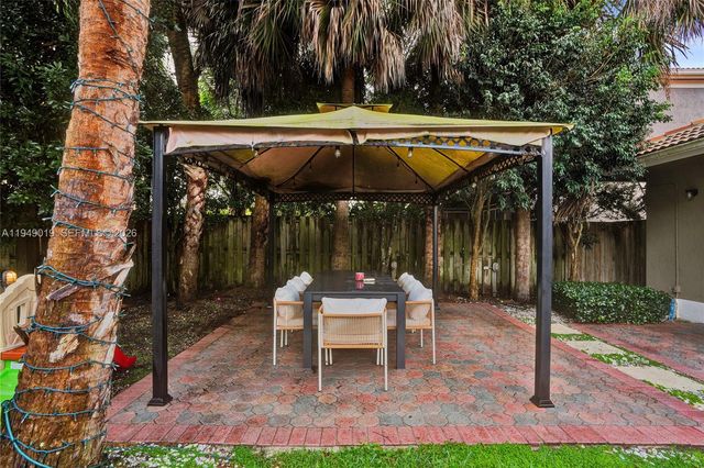 9046 SW 160th Ter, Palmetto Bay, FL 33157