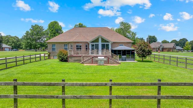 621 Big Oak Dr, Manchester, TN 37355