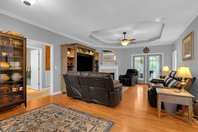 621 Big Oak Dr, Manchester, TN 37355