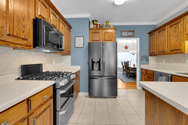 621 Big Oak Dr, Manchester, TN 37355