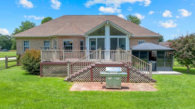 621 Big Oak Dr, Manchester, TN 37355
