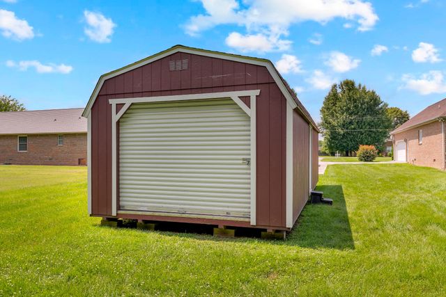 621 Big Oak Dr, Manchester, TN 37355