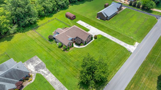 621 Big Oak Dr, Manchester, TN 37355