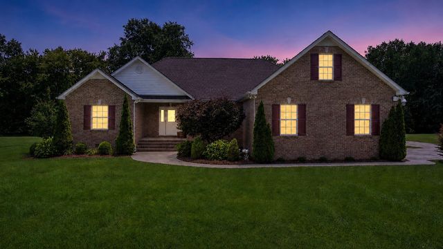 621 Big Oak Dr, Manchester, TN 37355