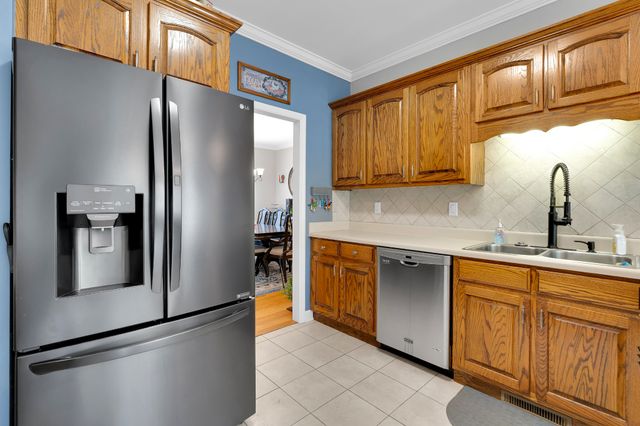 621 Big Oak Dr, Manchester, TN 37355