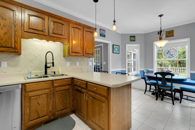 621 Big Oak Dr, Manchester, TN 37355