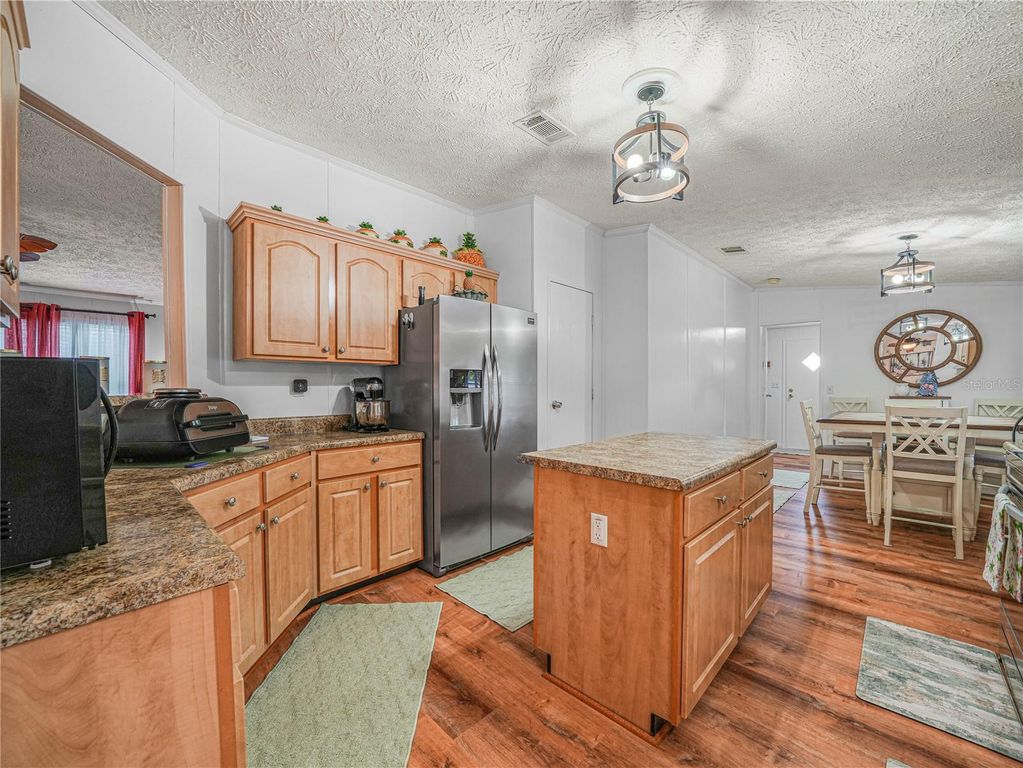 Image 11 of property listing at 2200 SE 24TH BOULEVARD, Okeechobee, FL 34974