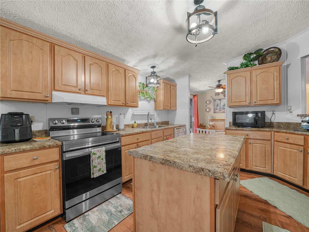 Image 7 of property listing at 2200 SE 24TH BOULEVARD, Okeechobee, FL 34974