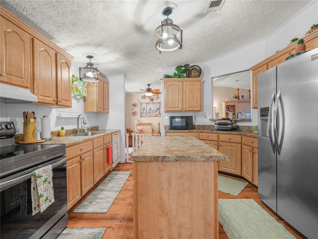 Image 8 of property listing at 2200 SE 24TH BOULEVARD, Okeechobee, FL 34974