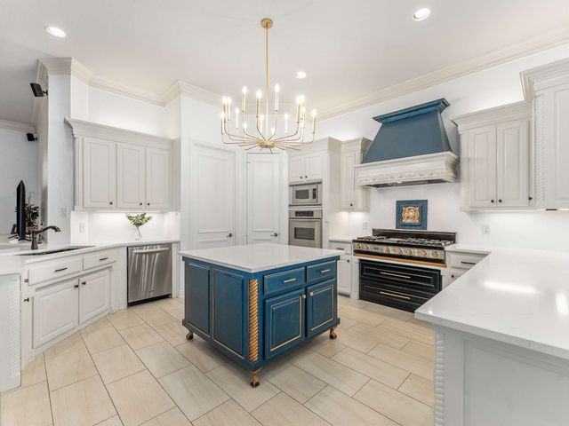 550 N Peytonville Avenue, Southlake, TX 76092