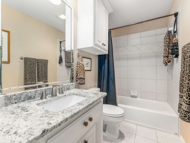 550 N Peytonville Avenue, Southlake, TX 76092