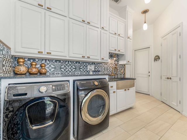 550 N Peytonville Avenue, Southlake, TX 76092