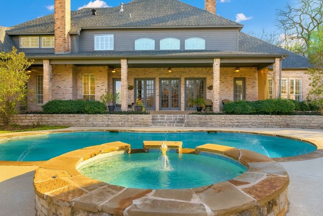 550 N Peytonville Avenue, Southlake, TX 76092