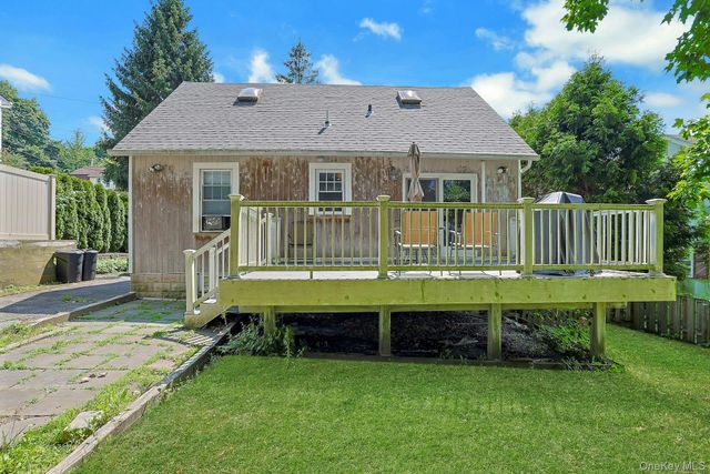 65 Laurel Place, Thornwood, NY 10594