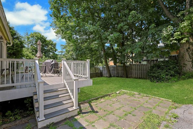 65 Laurel Place, Thornwood, NY 10594