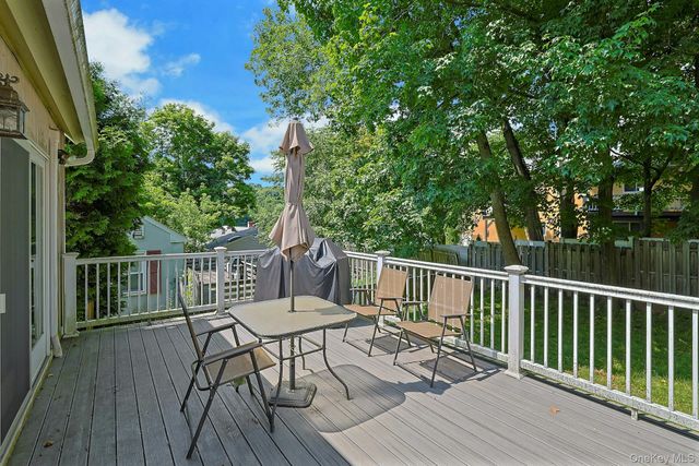 65 Laurel Place, Thornwood, NY 10594