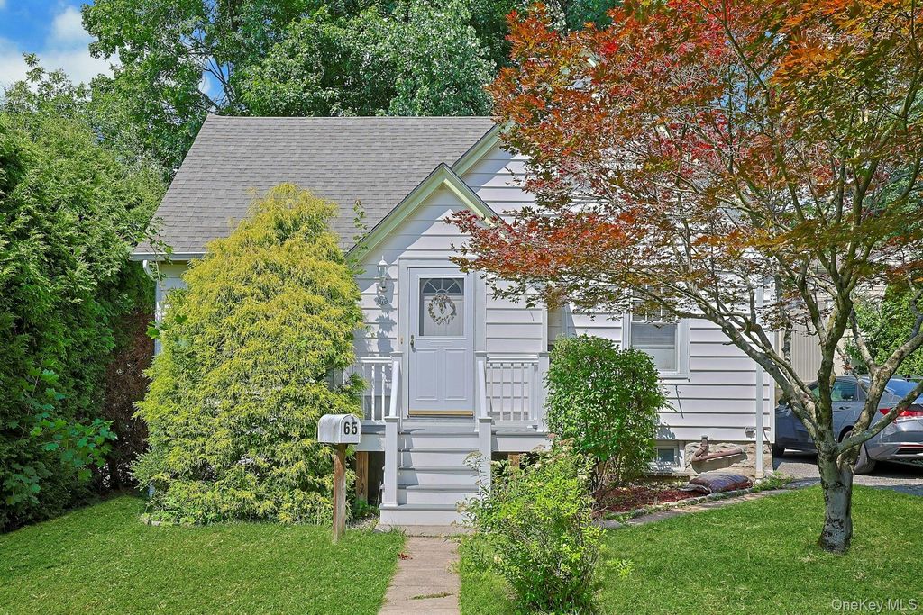 65 Laurel Place, Thornwood, NY 10594