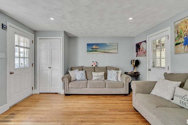 30 Donlon St, Framingham, MA 01701