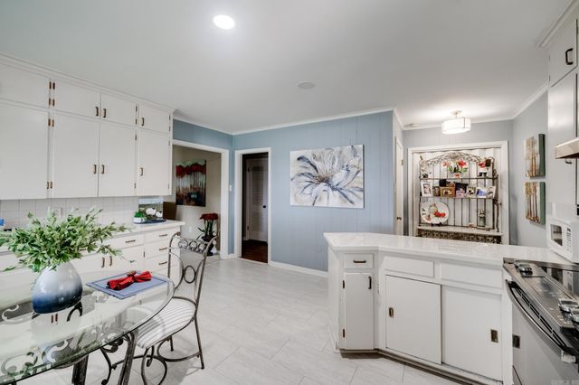 800 Grandview Heights, Conway, AR 72032