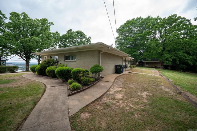 800 Grandview Heights, Conway, AR 72032