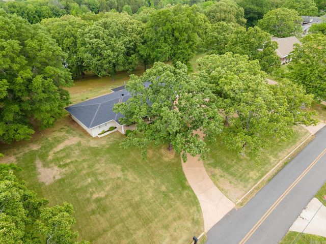 800 Grandview Heights, Conway, AR 72032