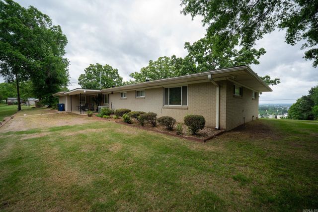 800 Grandview Heights, Conway, AR 72032